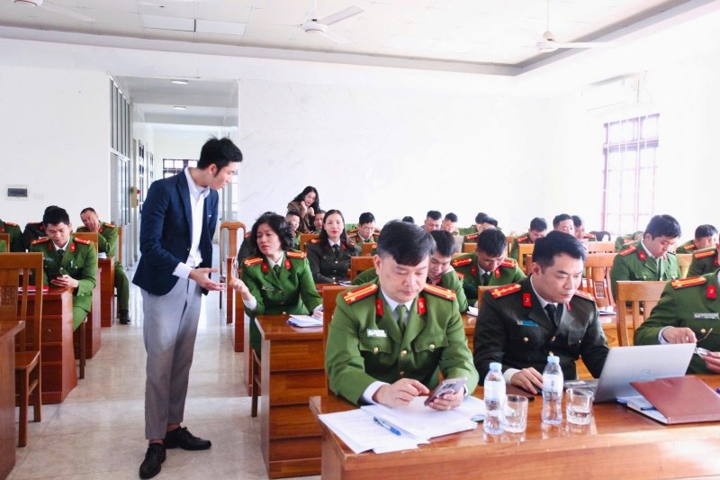 Công an phường Đông Hải: Nâng cao năng lực số cho cán bộ, chiến sĩ